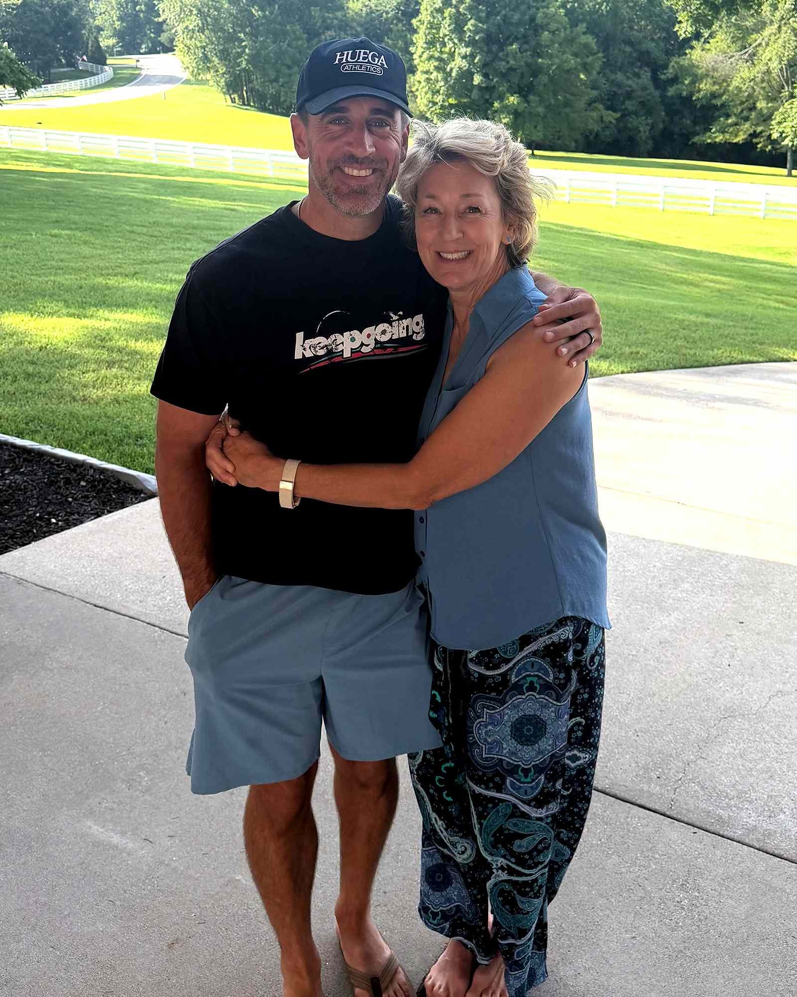 Aaron Rodgers with his mother at family reunion